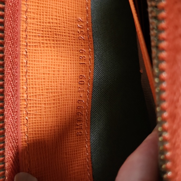 FENDI ORANGE LEATHER VITELLO ELITE ZIP AROUND WALLET EUC! Stunning! - Picture 6 of 6